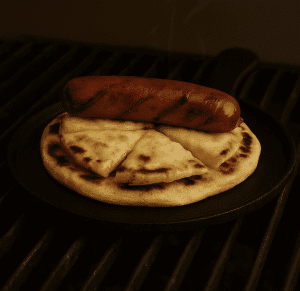 Arepa Gratinada con Chorizo de cerdo